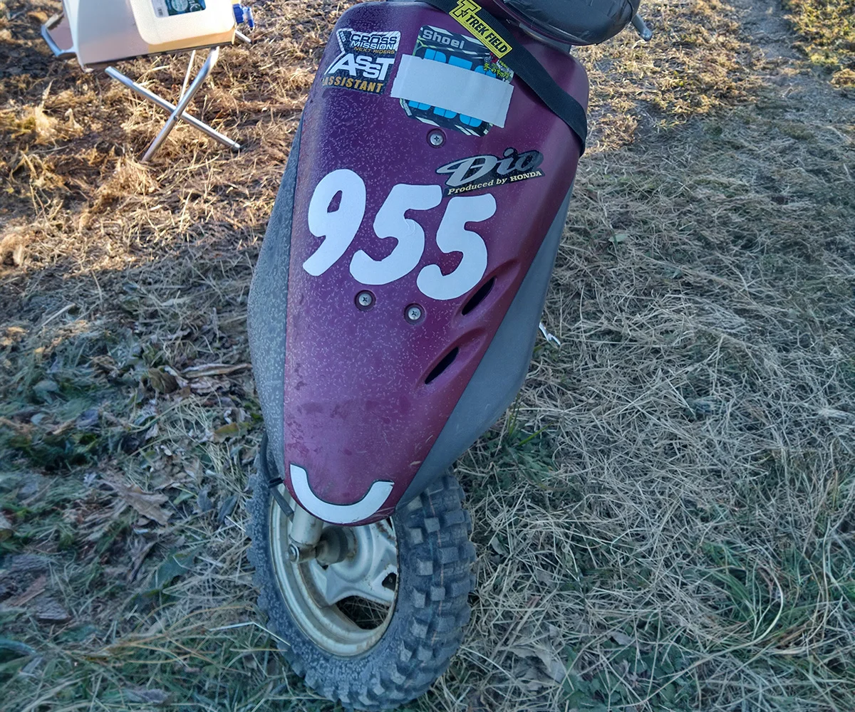 バイクが凍っている