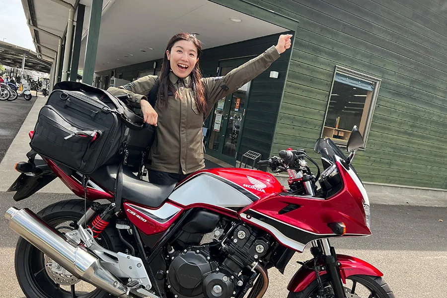 BASでの航空輸送でバイクをデポに預ける