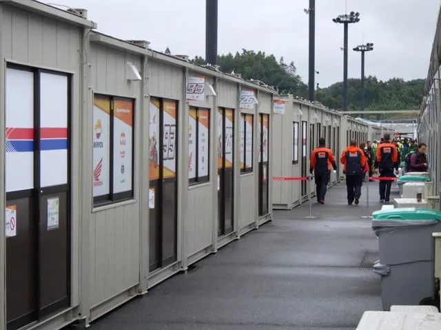 ピット裏のパドック