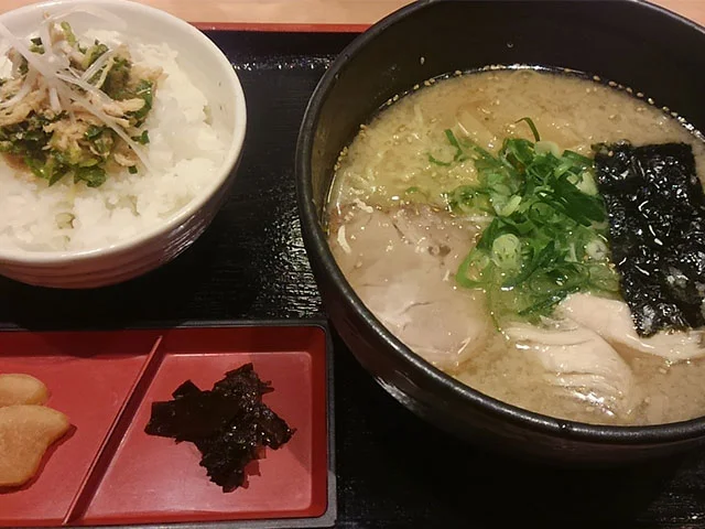 塩豚骨ラーメン
