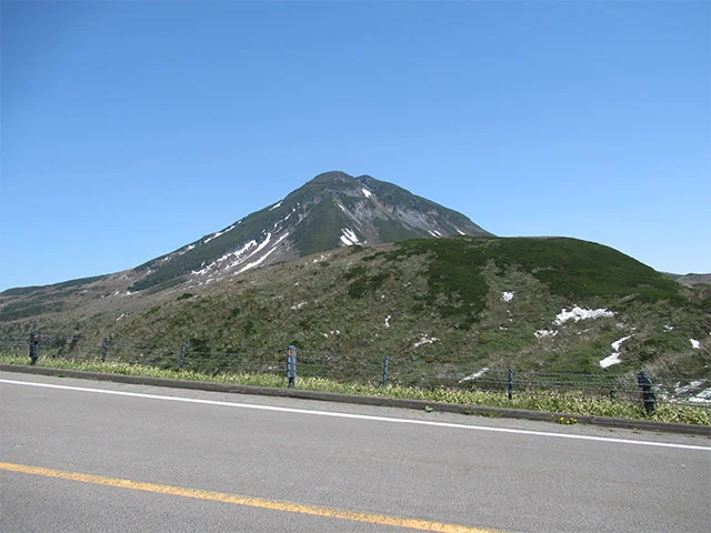 羅臼岳の山肌