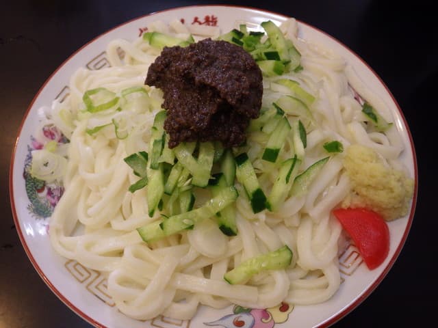白龍(パイロン)本店のじゃじゃ麺