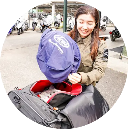 バイクと一緒にヘルメット・荷物も航空輸送