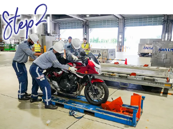 Step2: 新千歳空港へバイク航空輸送
