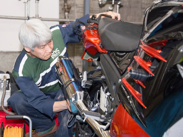 整備士が毎晩車両の状態をチェック