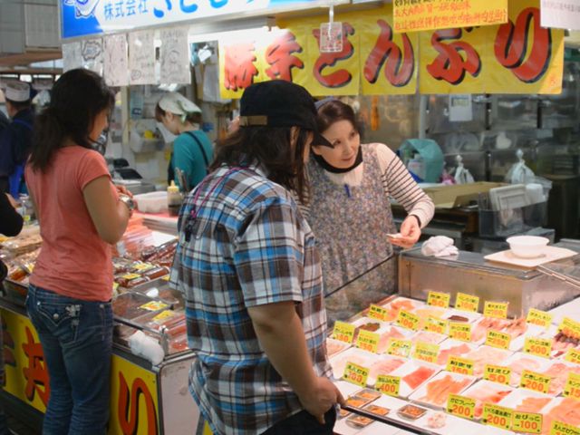 和商市場で昼食